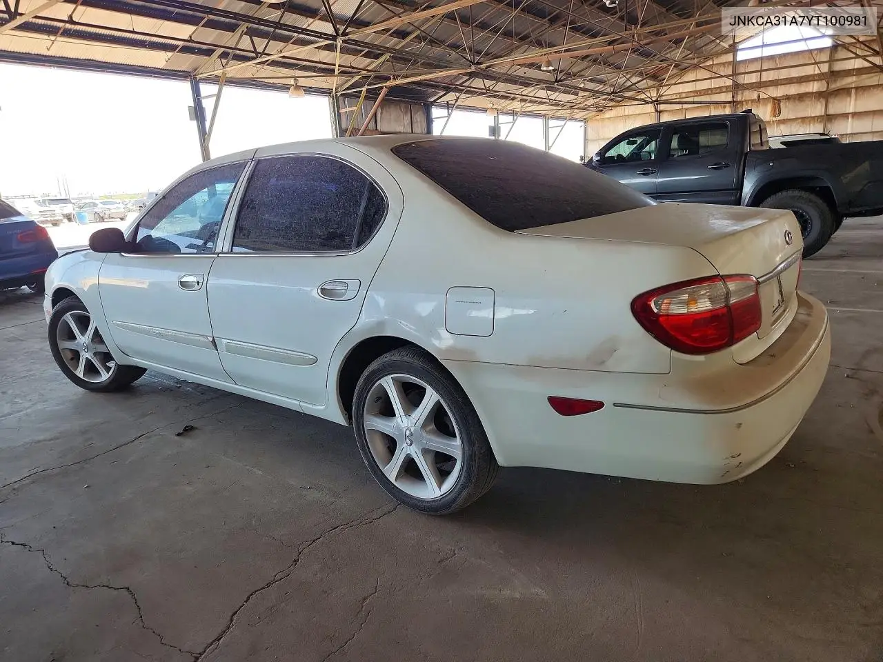 2000 Infiniti I30 Base VIN: JNKCA31A7YT100981 Lot: 56192156