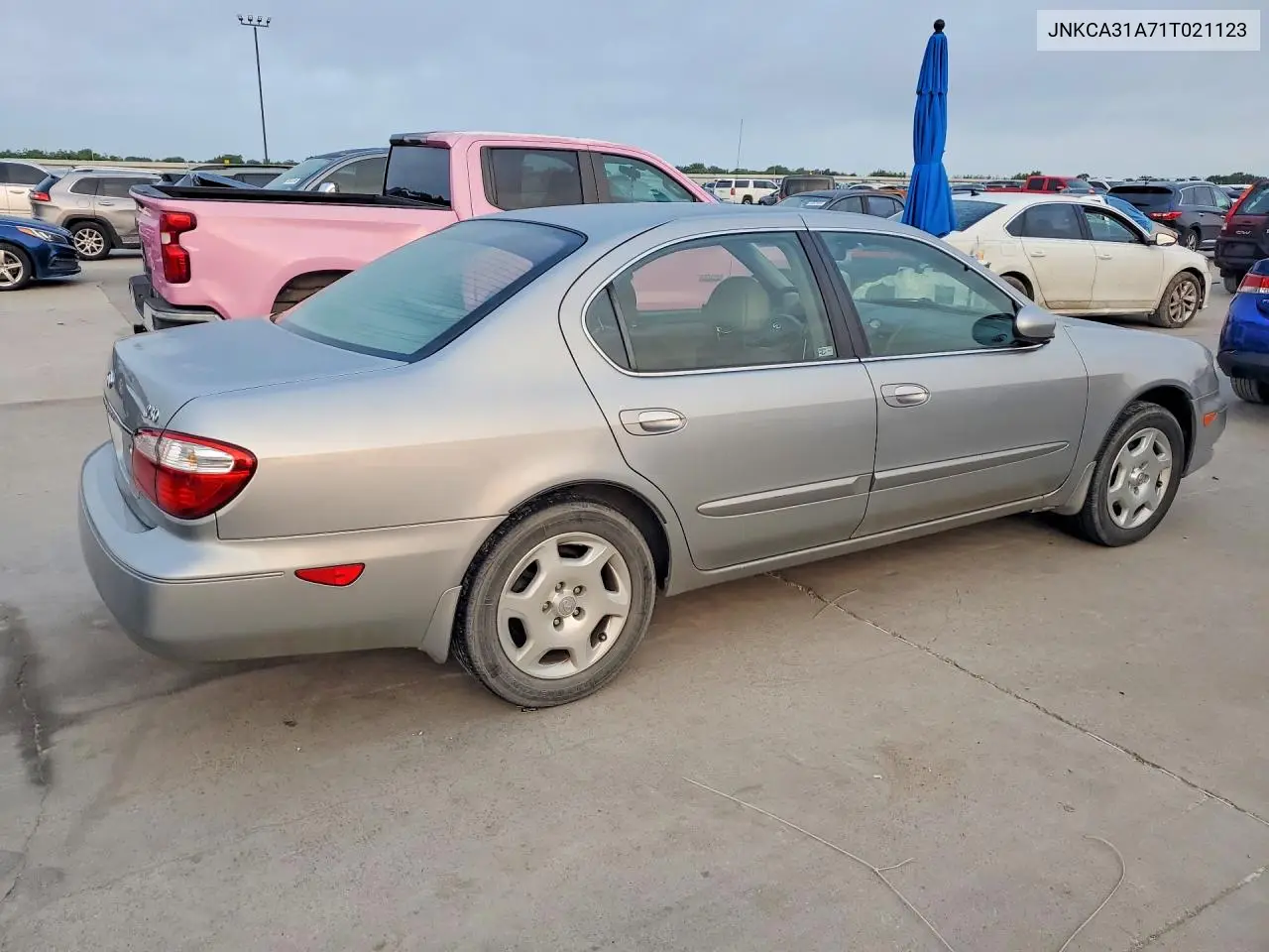 2001 Infiniti I30 Base VIN: JNKCA31A71T021123 Lot: 56804336