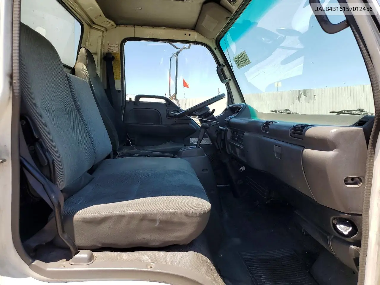 2005 Isuzu Npr Box Truck VIN: JALB4B16157012456 Lot: 53113646