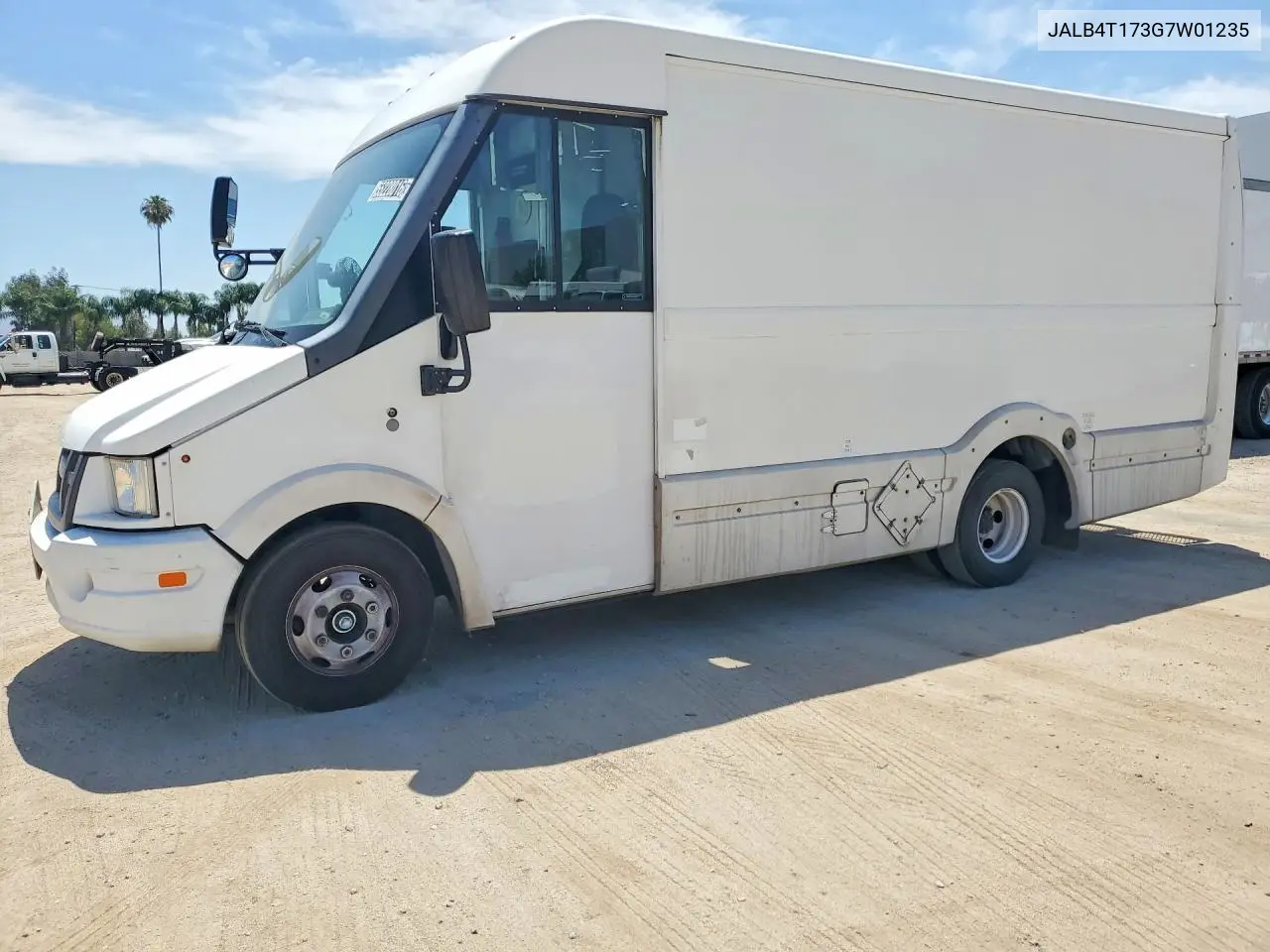 2016 Isuzu Reach Npr Step Van ** R & D * Cln Title * Pri Fleet ** VIN: JALB4T173G7W01235 Lot: 58499346