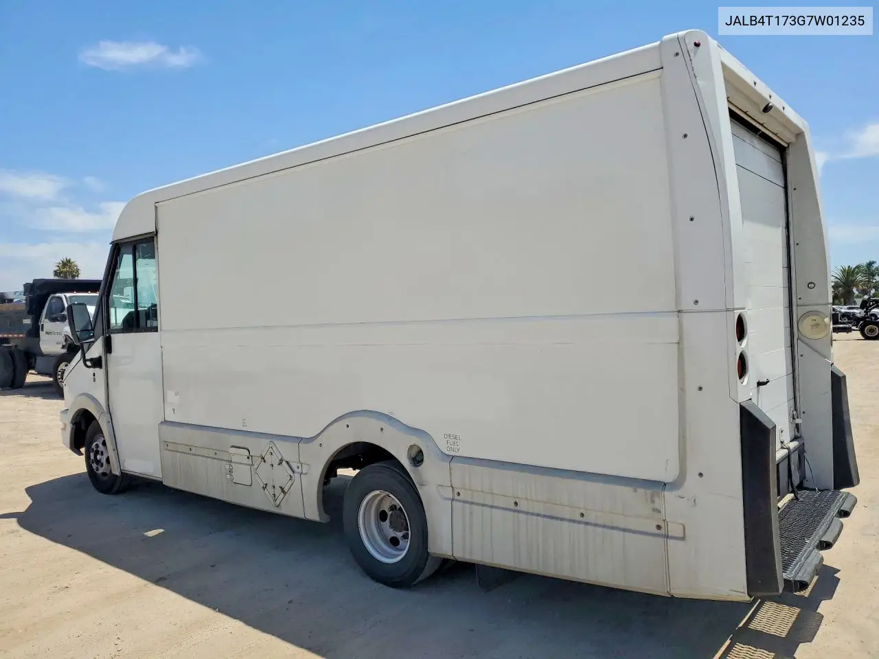 2016 Isuzu Reach Npr Step Van ** R & D * Cln Title * Pri Fleet ** VIN: JALB4T173G7W01235 Lot: 58499346