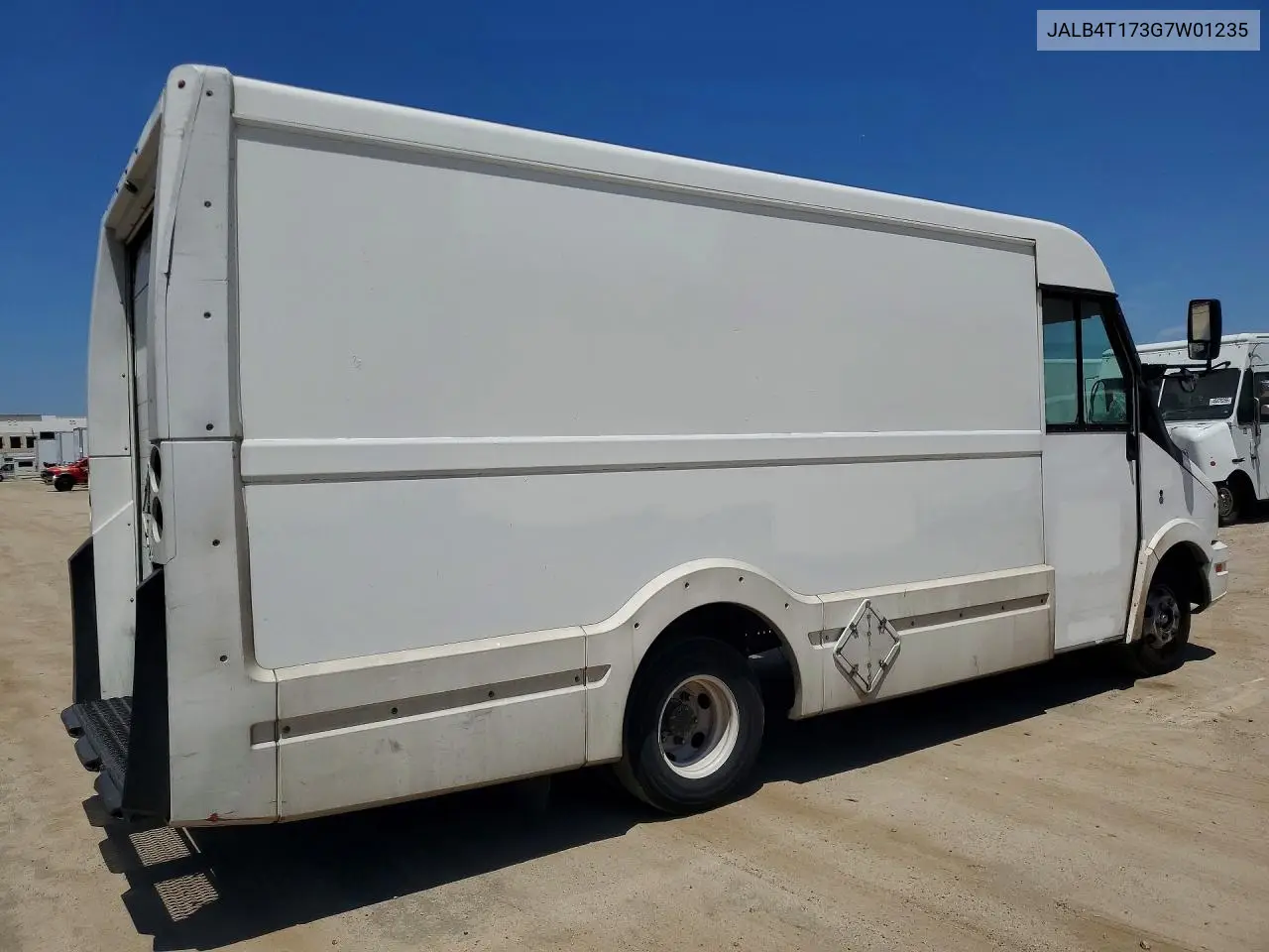 2016 Isuzu Reach Npr Step Van ** R & D * Cln Title * Pri Fleet ** VIN: JALB4T173G7W01235 Lot: 58499346