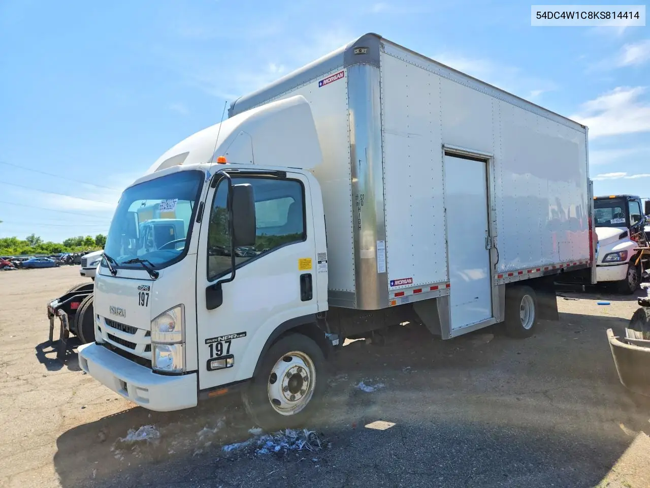2019 Isuzu Npr Hd Box Truck ** R & D * Cln Title * Pri Fleet * Ck Eng Lt On ** VIN: 54DC4W1C8KS814414 Lot: 59201856