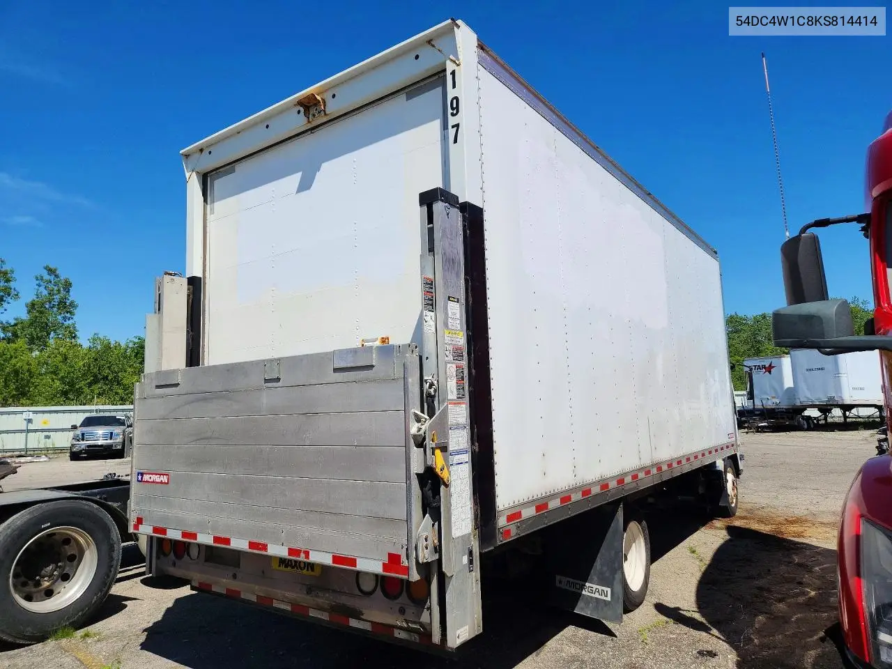 2019 Isuzu Npr Hd Box Truck ** R & D * Cln Title * Pri Fleet * Ck Eng Lt On ** VIN: 54DC4W1C8KS814414 Lot: 59201856