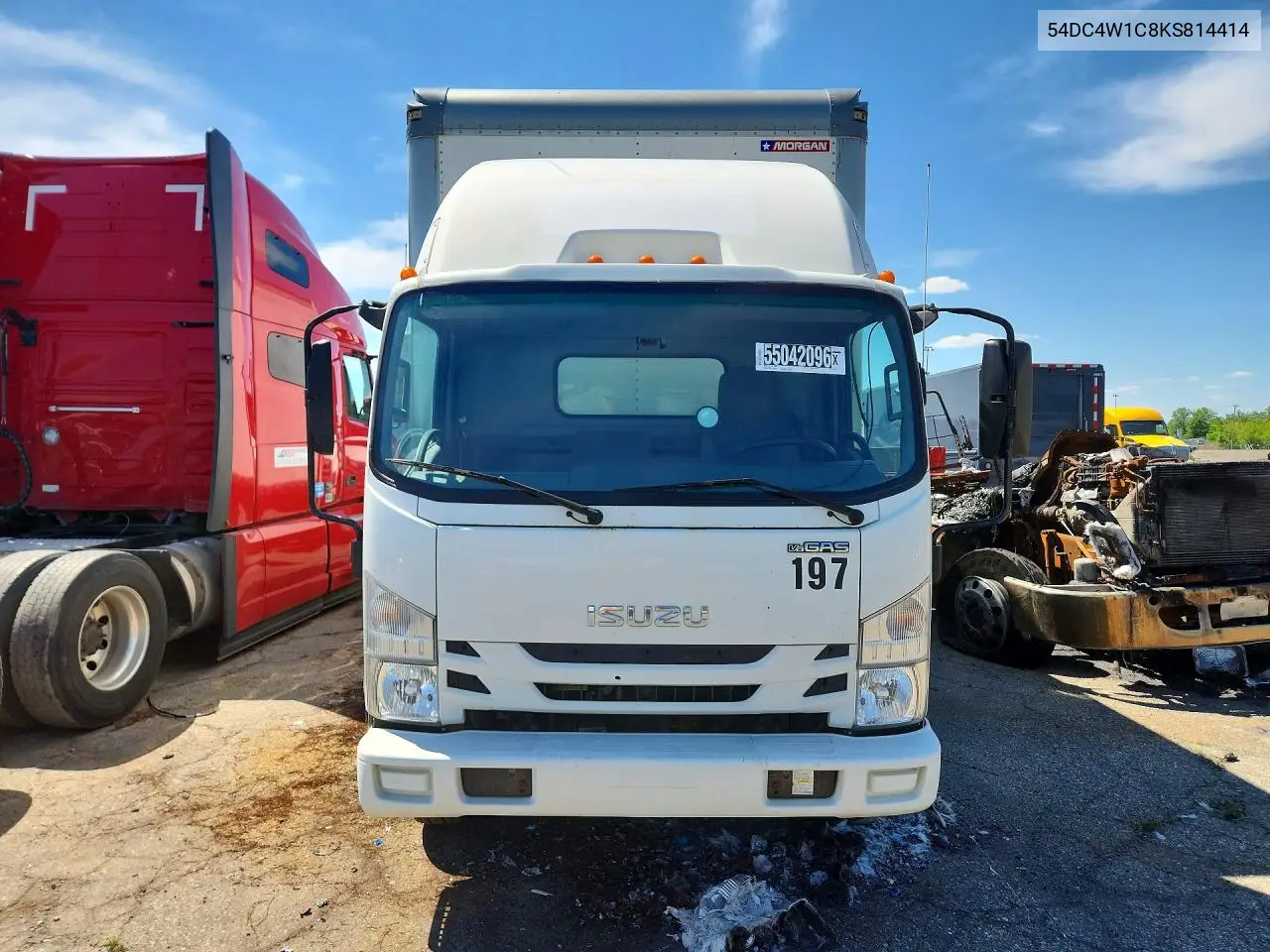 2019 Isuzu Npr Hd Box Truck ** R & D * Cln Title * Pri Fleet * Ck Eng Lt On ** VIN: 54DC4W1C8KS814414 Lot: 59201856