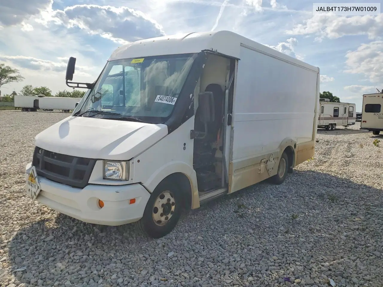 2017 Isuzu Reach Delivery Van VIN: JALB4T173H7W01009 Lot: 54074006