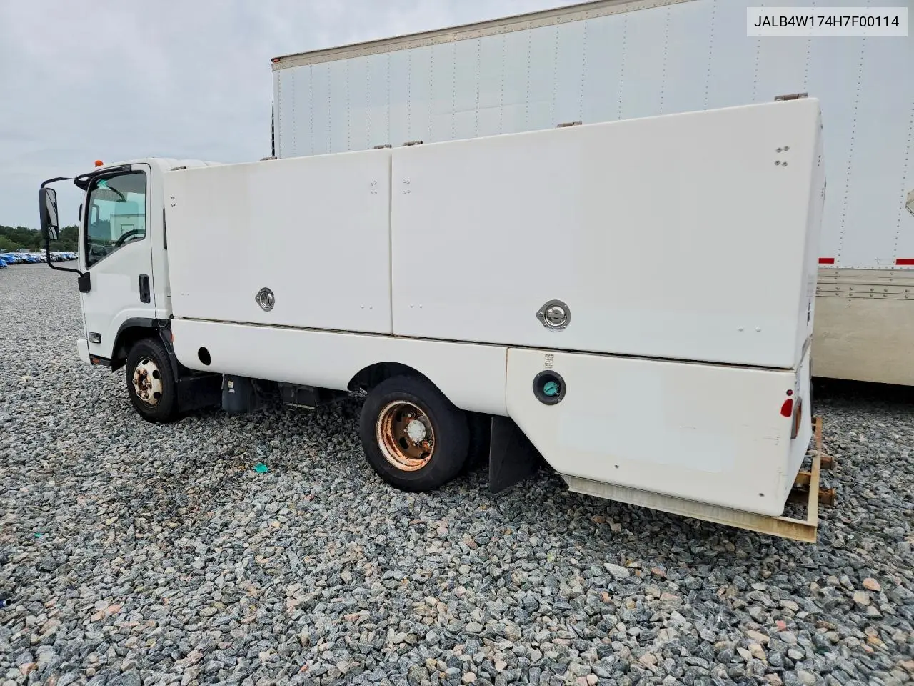2017 Isuzu Npr Landscaping Truck VIN: JALB4W174H7F00114 Lot: 61204916