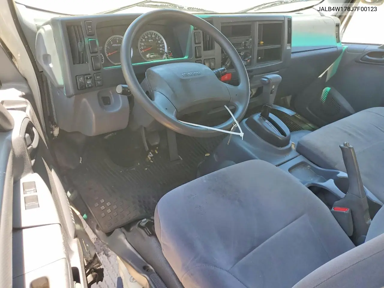 2018 Isuzu Npr Box Truck VIN: JALB4W178J7F00123 Lot: 56877946