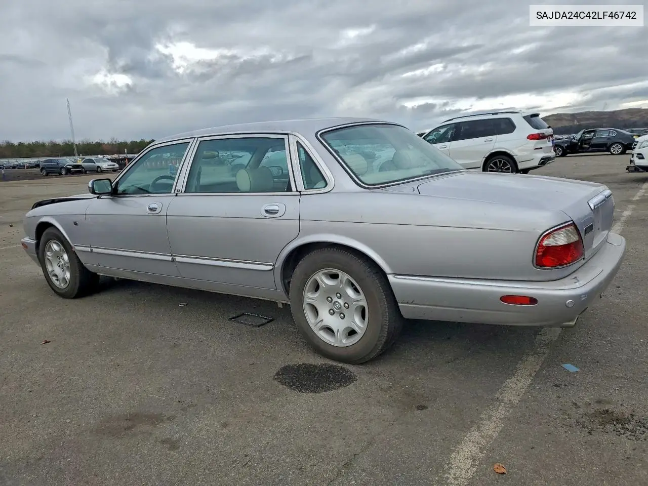 SAJDA24C42LF46742 2002 Jaguar Vandenplas