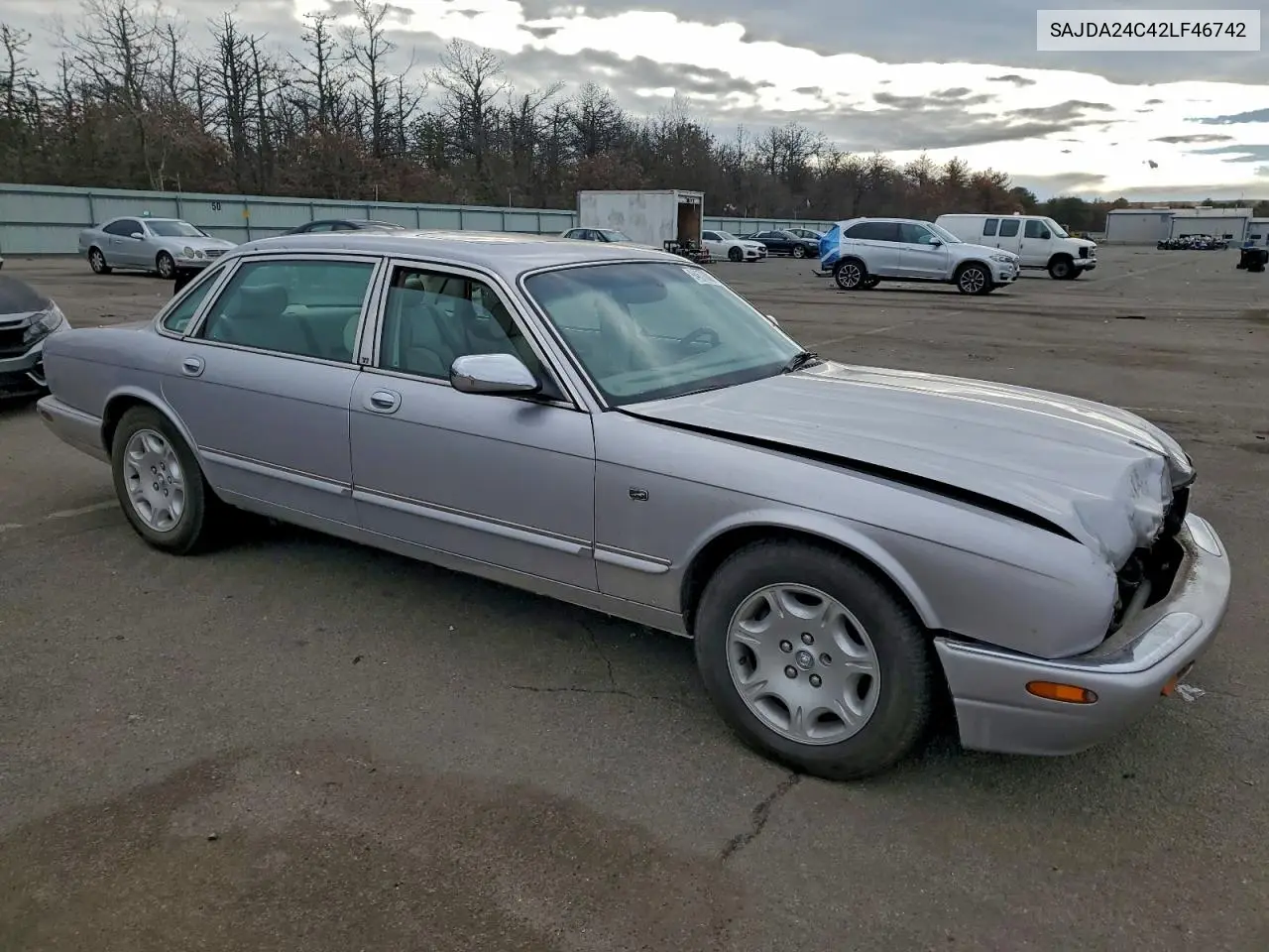SAJDA24C42LF46742 2002 Jaguar Vandenplas