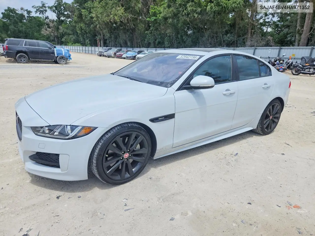 2017 Jaguar Xe R - Sport