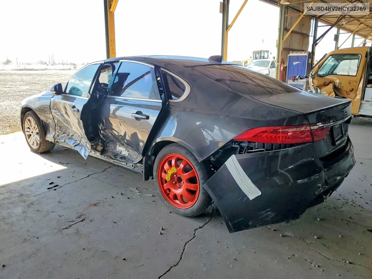 SAJBD4BV2HCY32769 2017 Jaguar Xf Premium