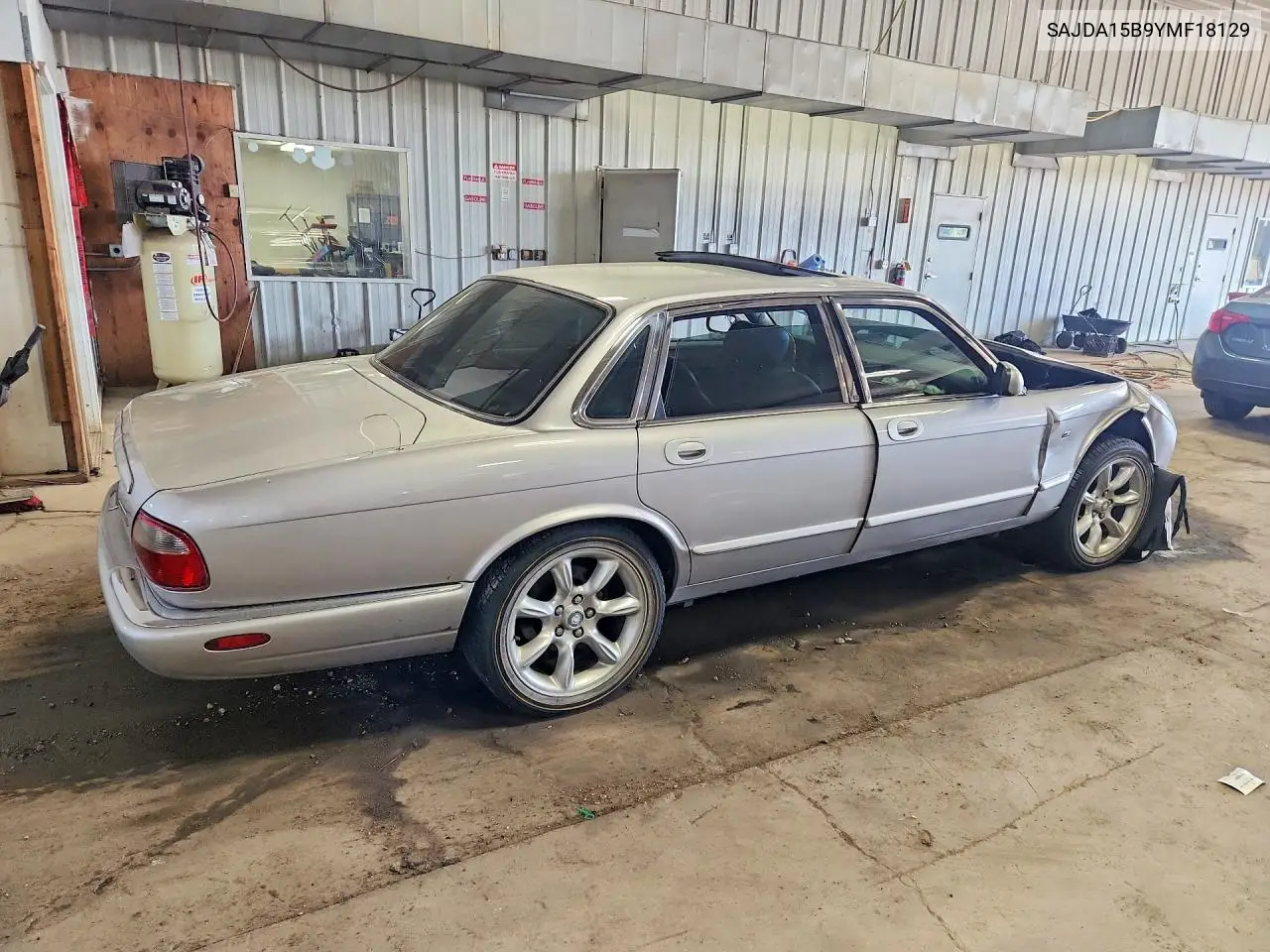 2000 Jaguar Xjr VIN: SAJDA15B9YMF18129 Lot: 55168276