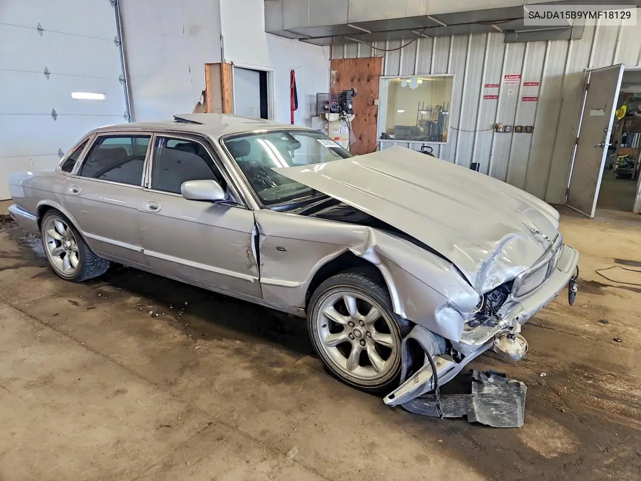 2000 Jaguar Xjr VIN: SAJDA15B9YMF18129 Lot: 55168276