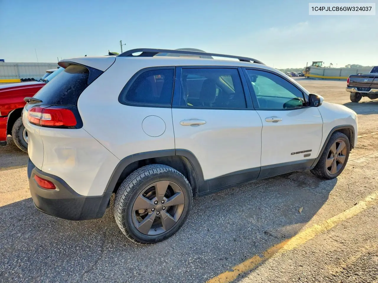2016 Jeep Cherokee Latitude VIN: 1C4PJLCB6GW324037 Lot: 57753416