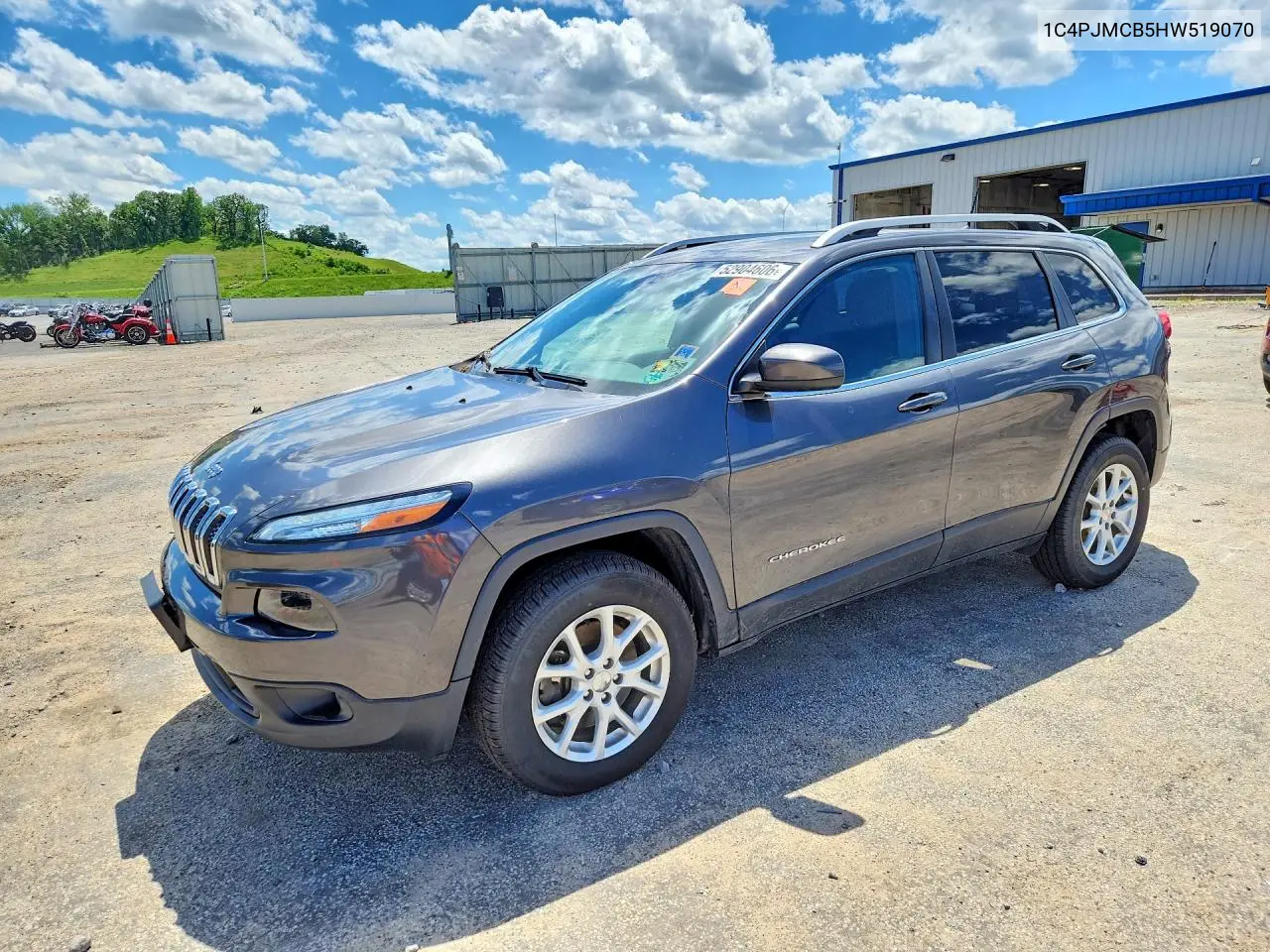2017 Jeep Cherokee Latitude VIN: 1C4PJMCB5HW519070 Lot: 52904606