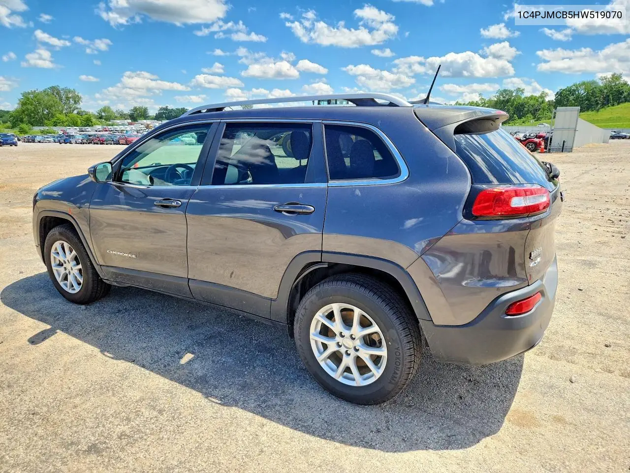 2017 Jeep Cherokee Latitude VIN: 1C4PJMCB5HW519070 Lot: 52904606