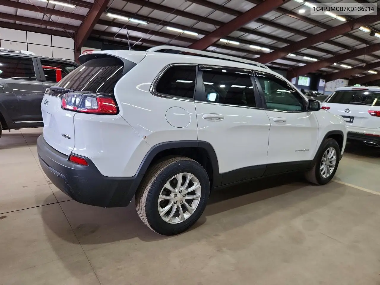 2019 Jeep Cherokee Latitude VIN: 1C4PJMCB7KD136914 Lot: 56393286
