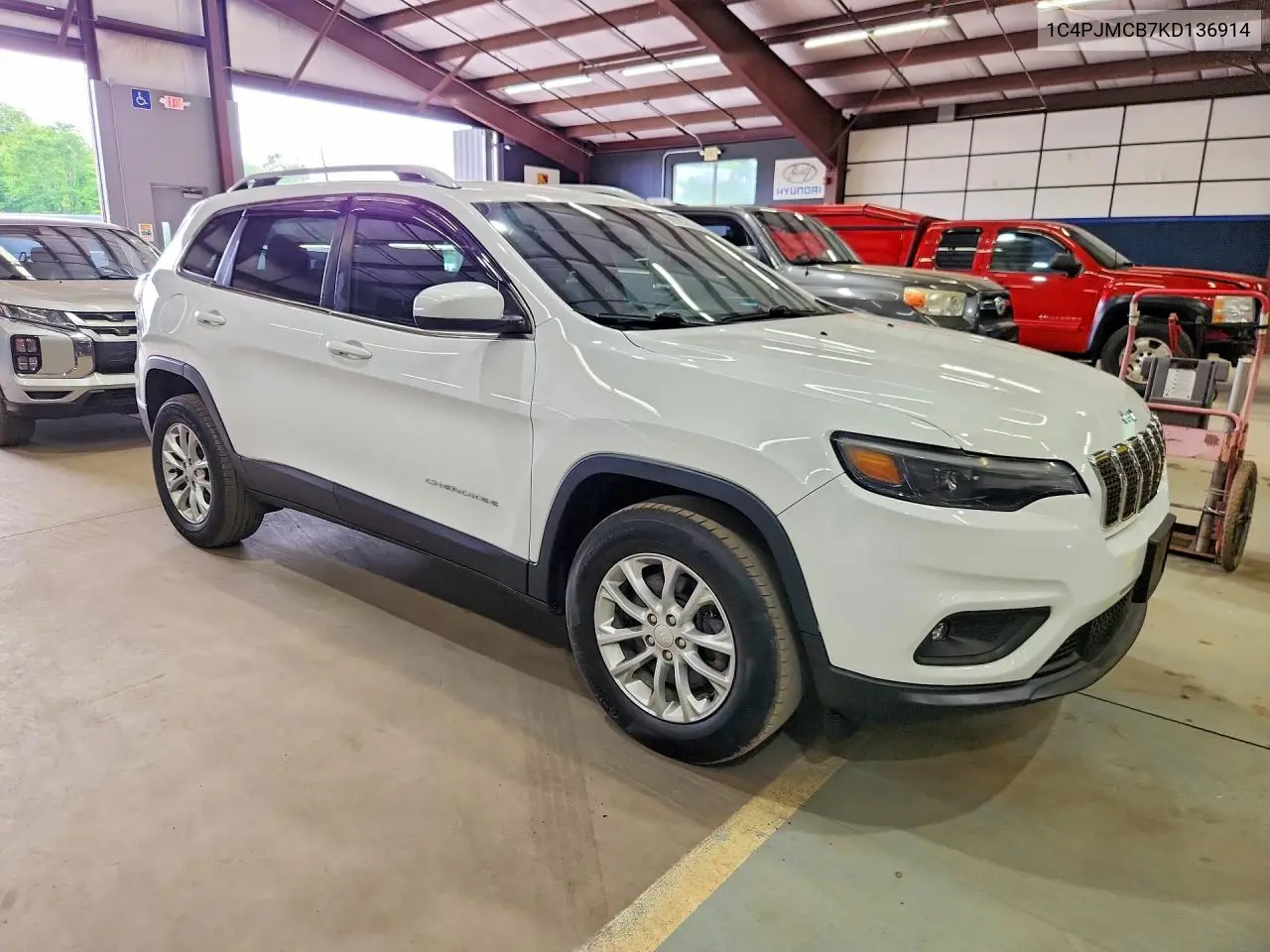 2019 Jeep Cherokee Latitude VIN: 1C4PJMCB7KD136914 Lot: 56393286