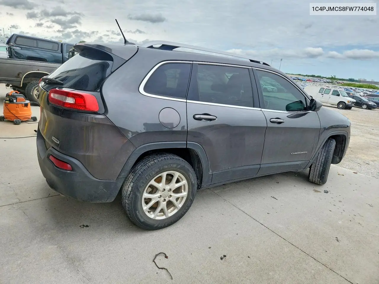 2015 Jeep Cherokee Latitude VIN: 1C4PJMCS8FW774048 Lot: 56470816