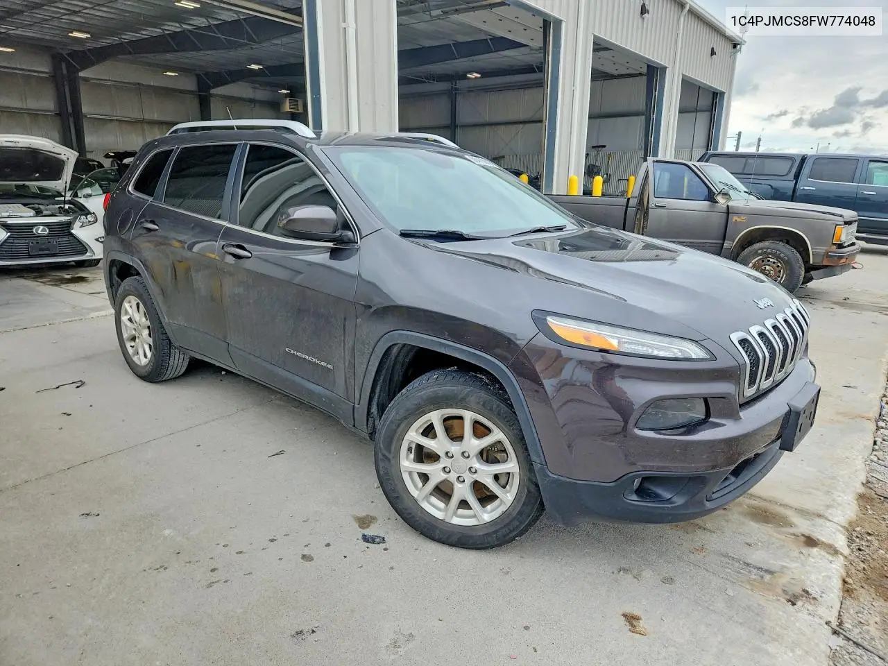 2015 Jeep Cherokee Latitude VIN: 1C4PJMCS8FW774048 Lot: 56470816