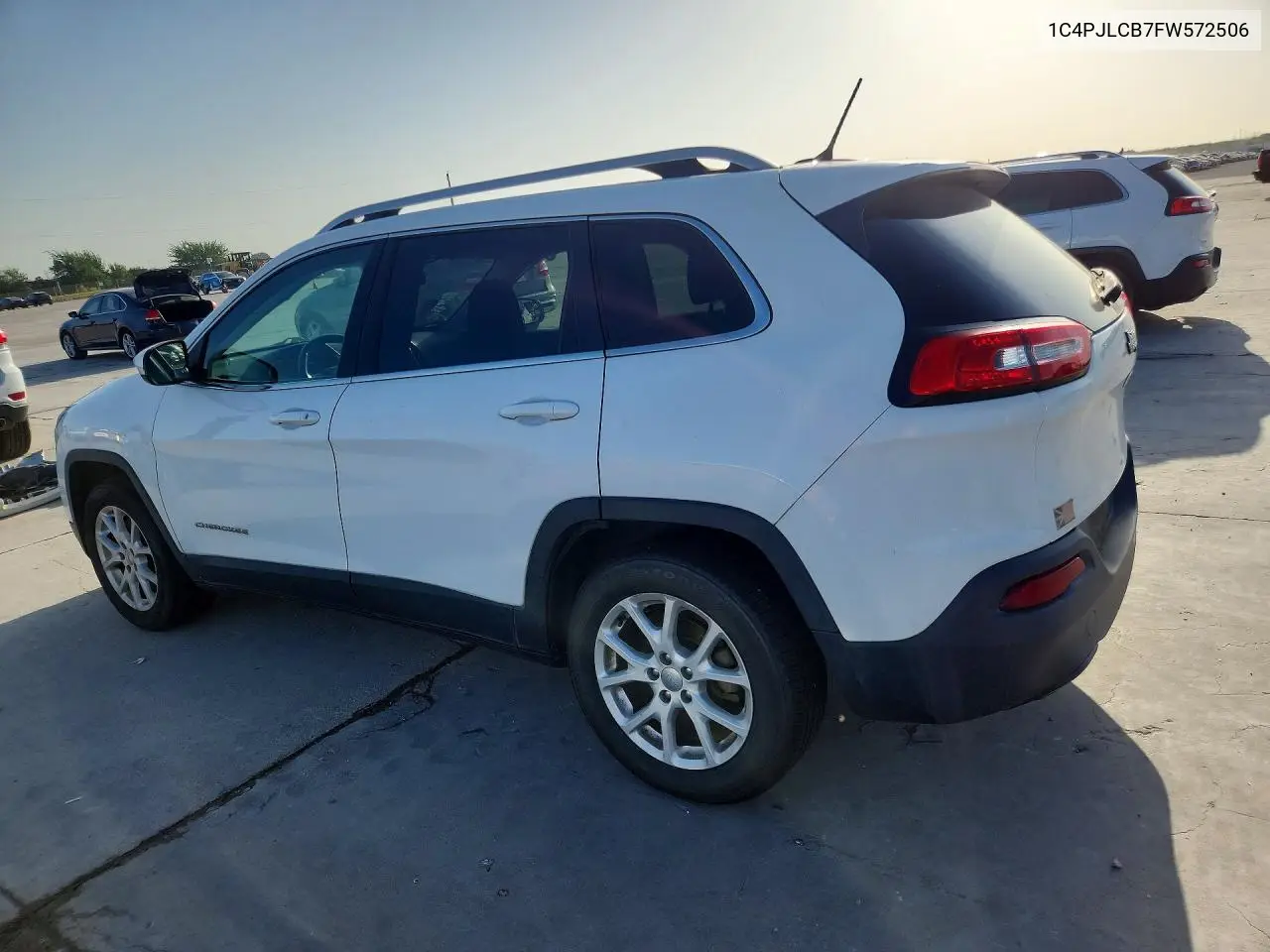 2015 Jeep Cherokee Latitude VIN: 1C4PJLCB7FW572506 Lot: 61491216