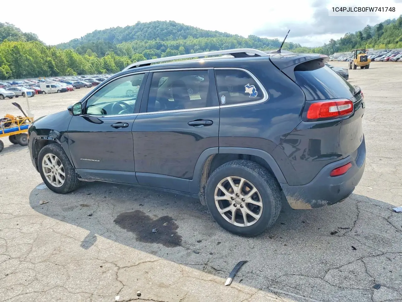2015 Jeep Cherokee Latitude VIN: 1C4PJLCB0FW741748 Lot: 62304076