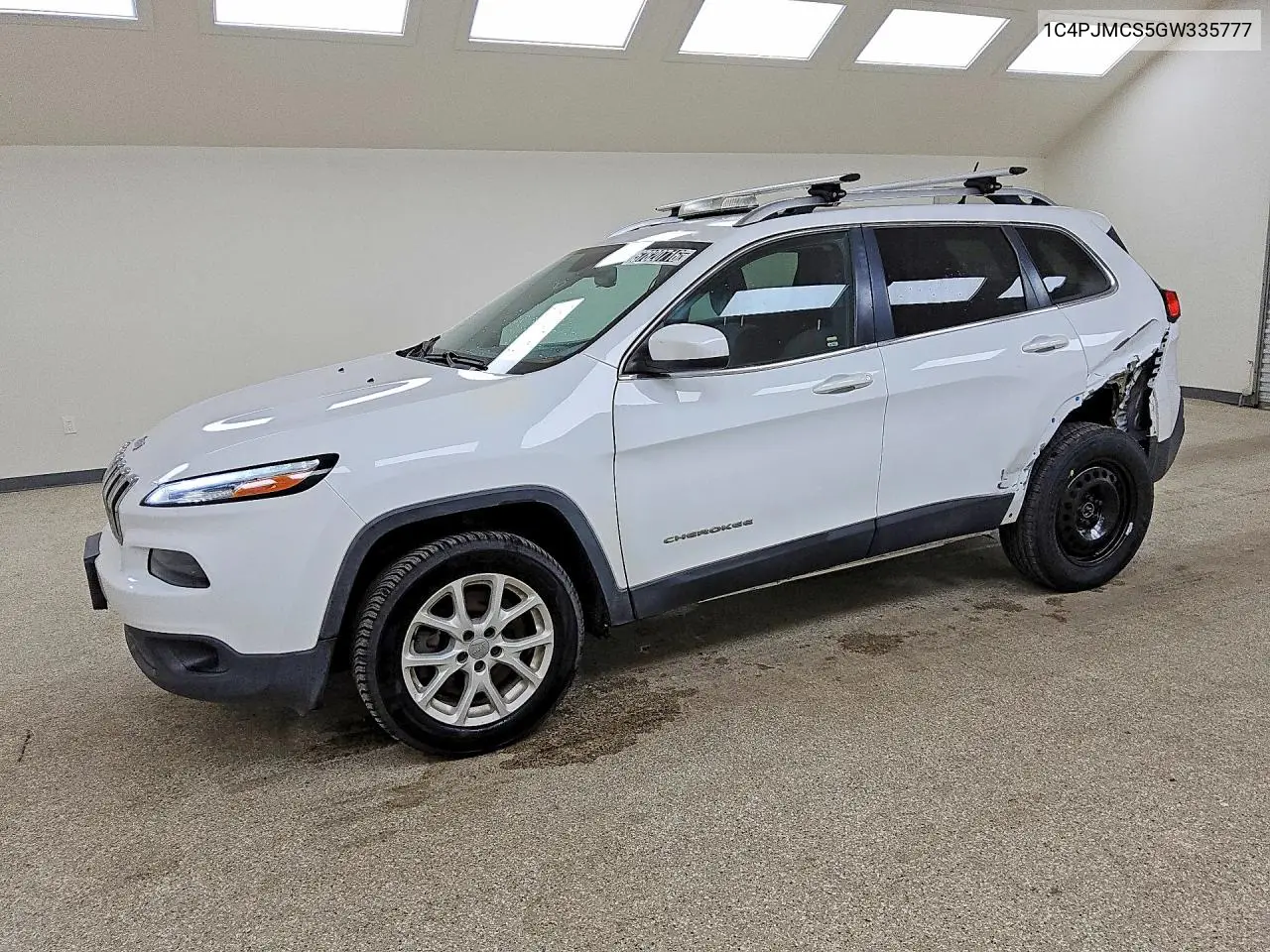 2016 Jeep Cherokee Latitude VIN: 1C4PJMCS5GW335777 Lot: 57820716