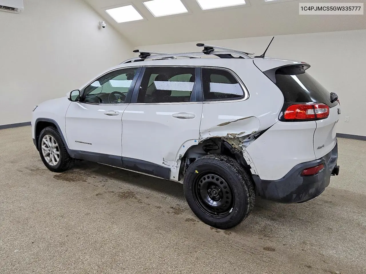 2016 Jeep Cherokee Latitude VIN: 1C4PJMCS5GW335777 Lot: 57820716