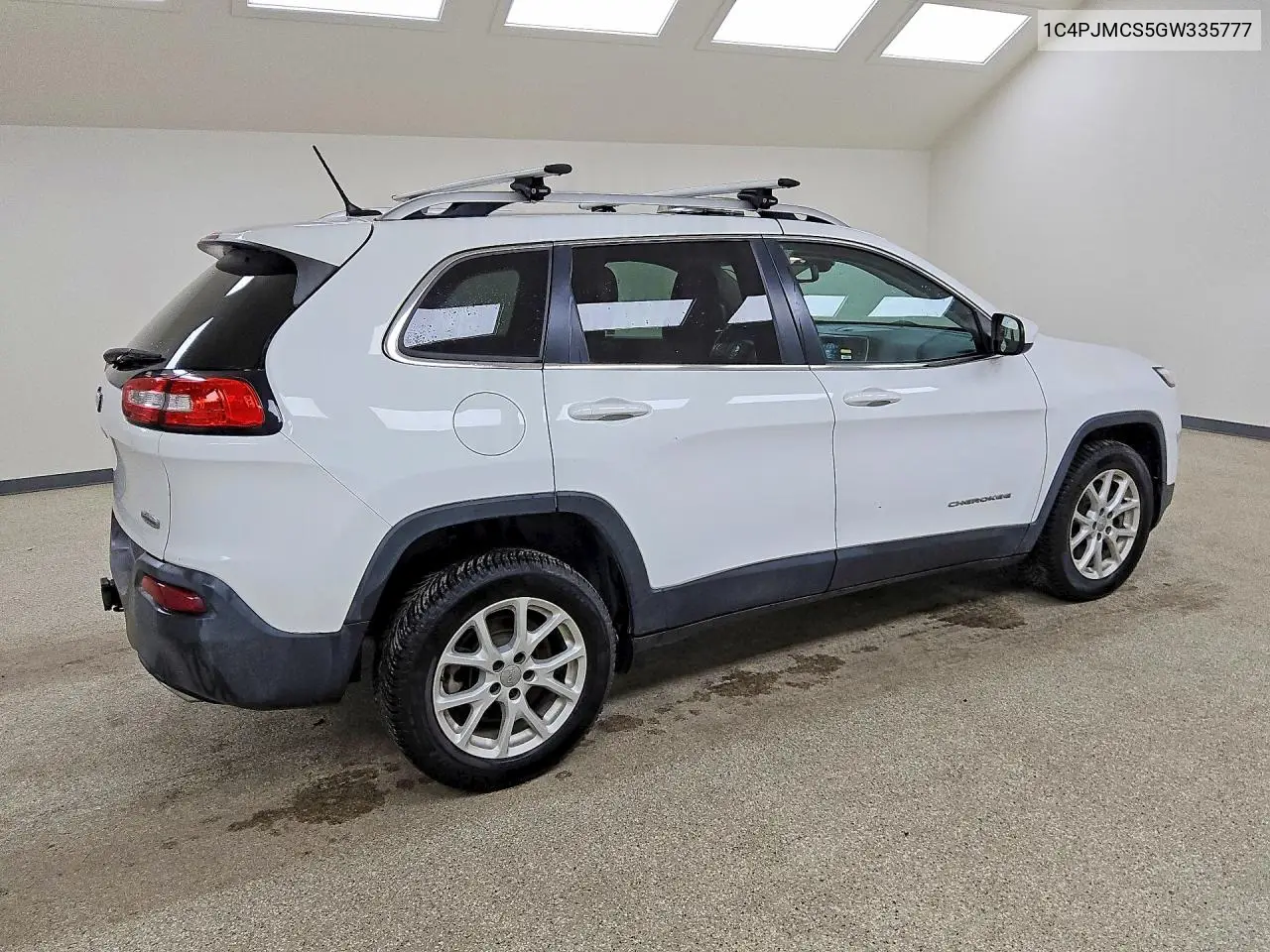 2016 Jeep Cherokee Latitude VIN: 1C4PJMCS5GW335777 Lot: 57820716