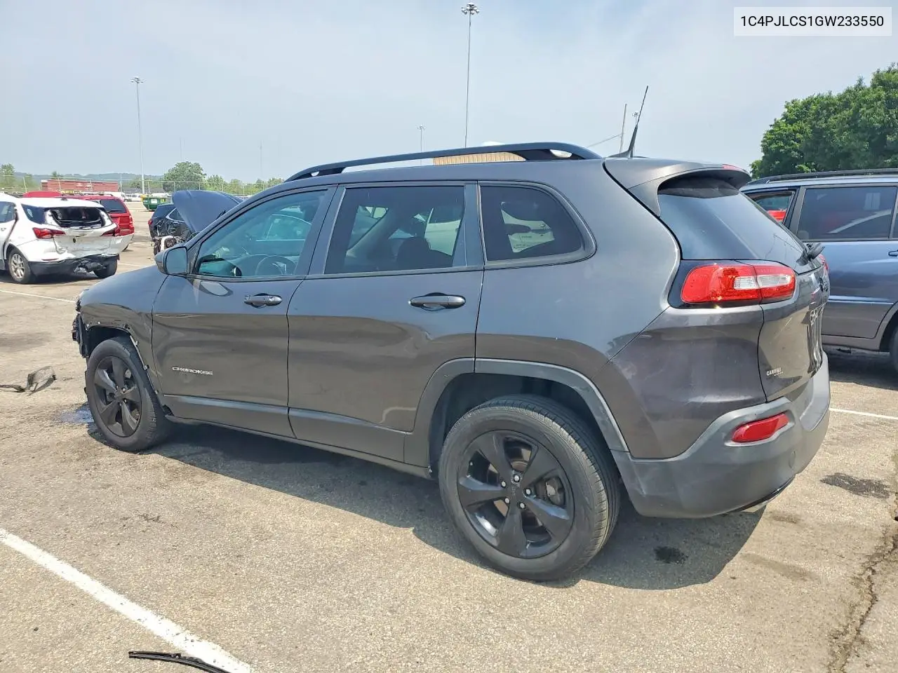 2016 Jeep Cherokee Latitude VIN: 1C4PJLCS1GW233550 Lot: 61282546