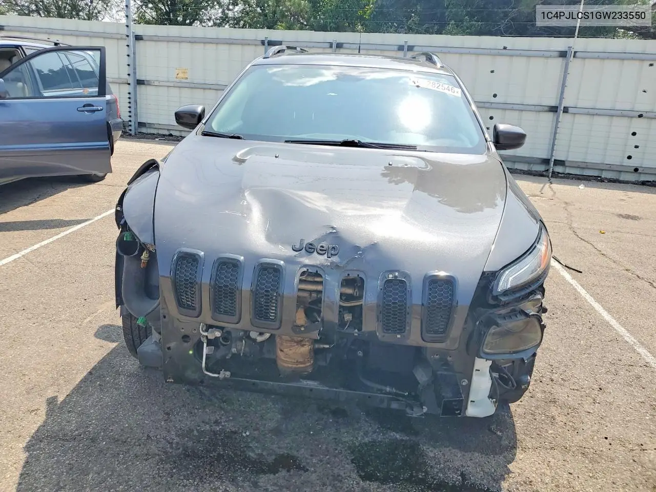 2016 Jeep Cherokee Latitude VIN: 1C4PJLCS1GW233550 Lot: 61282546