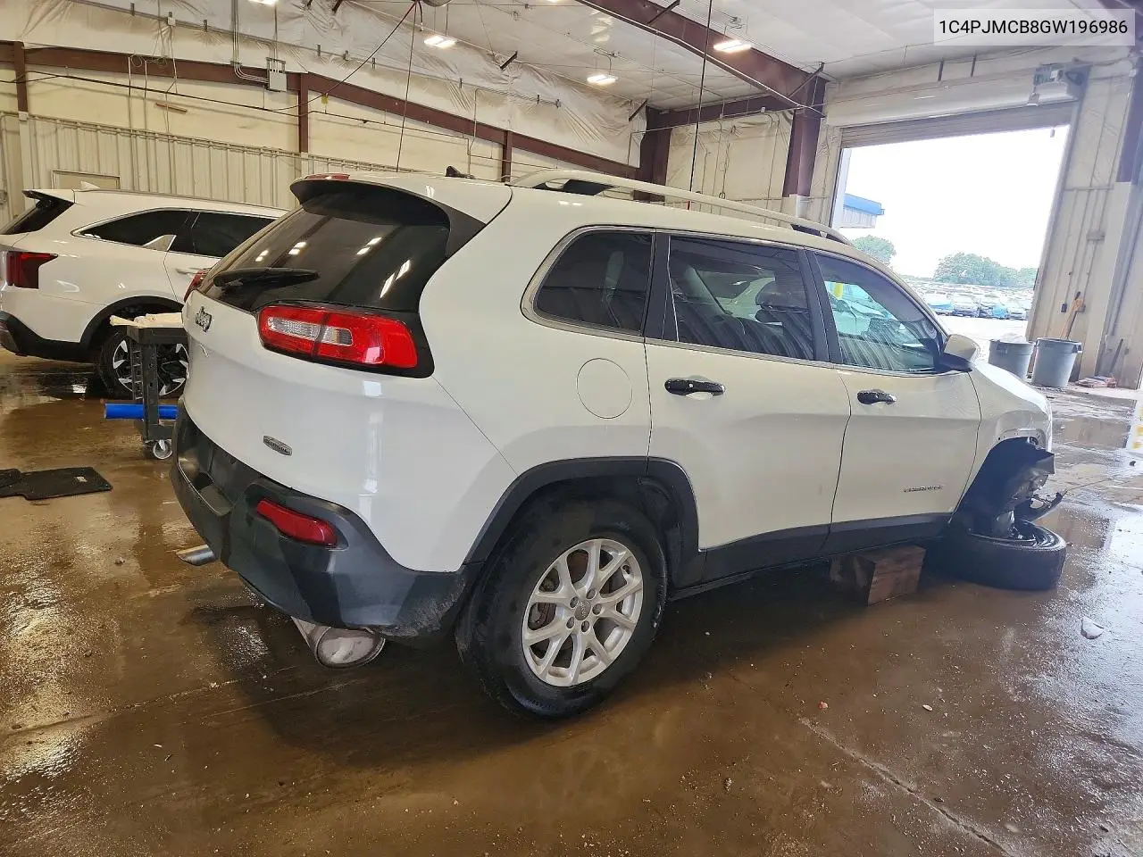 2016 Jeep Cherokee Latitude VIN: 1C4PJMCB8GW196986 Lot: 61619216