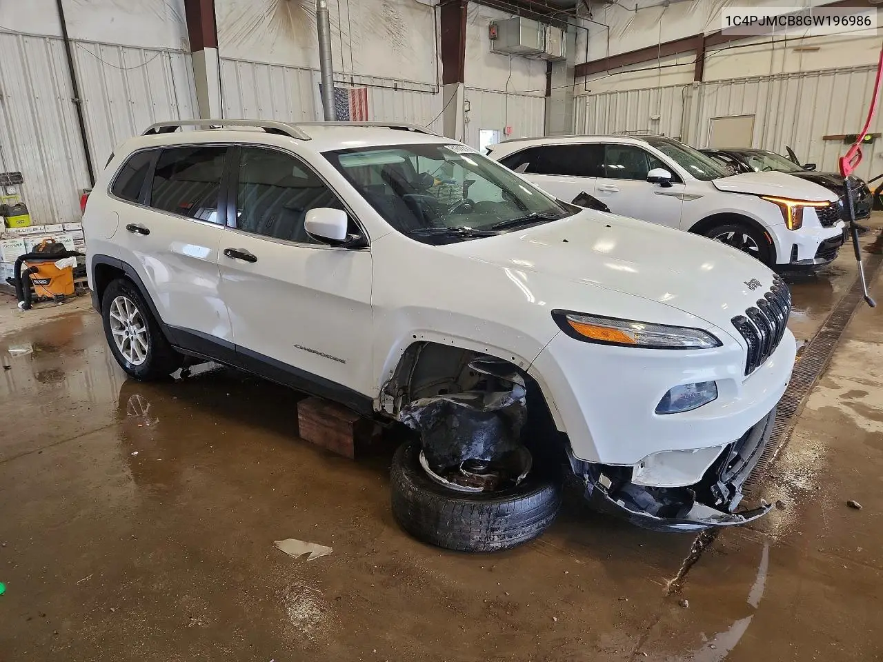 2016 Jeep Cherokee Latitude VIN: 1C4PJMCB8GW196986 Lot: 61619216