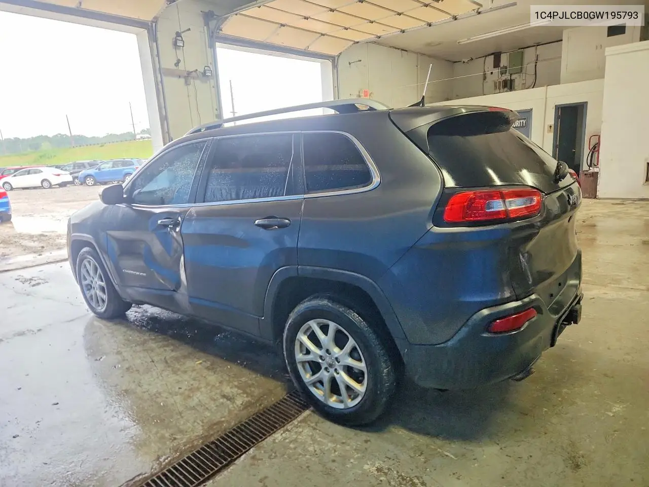 2016 Jeep Cherokee Latitude VIN: 1C4PJLCB0GW195793 Lot: 61783376