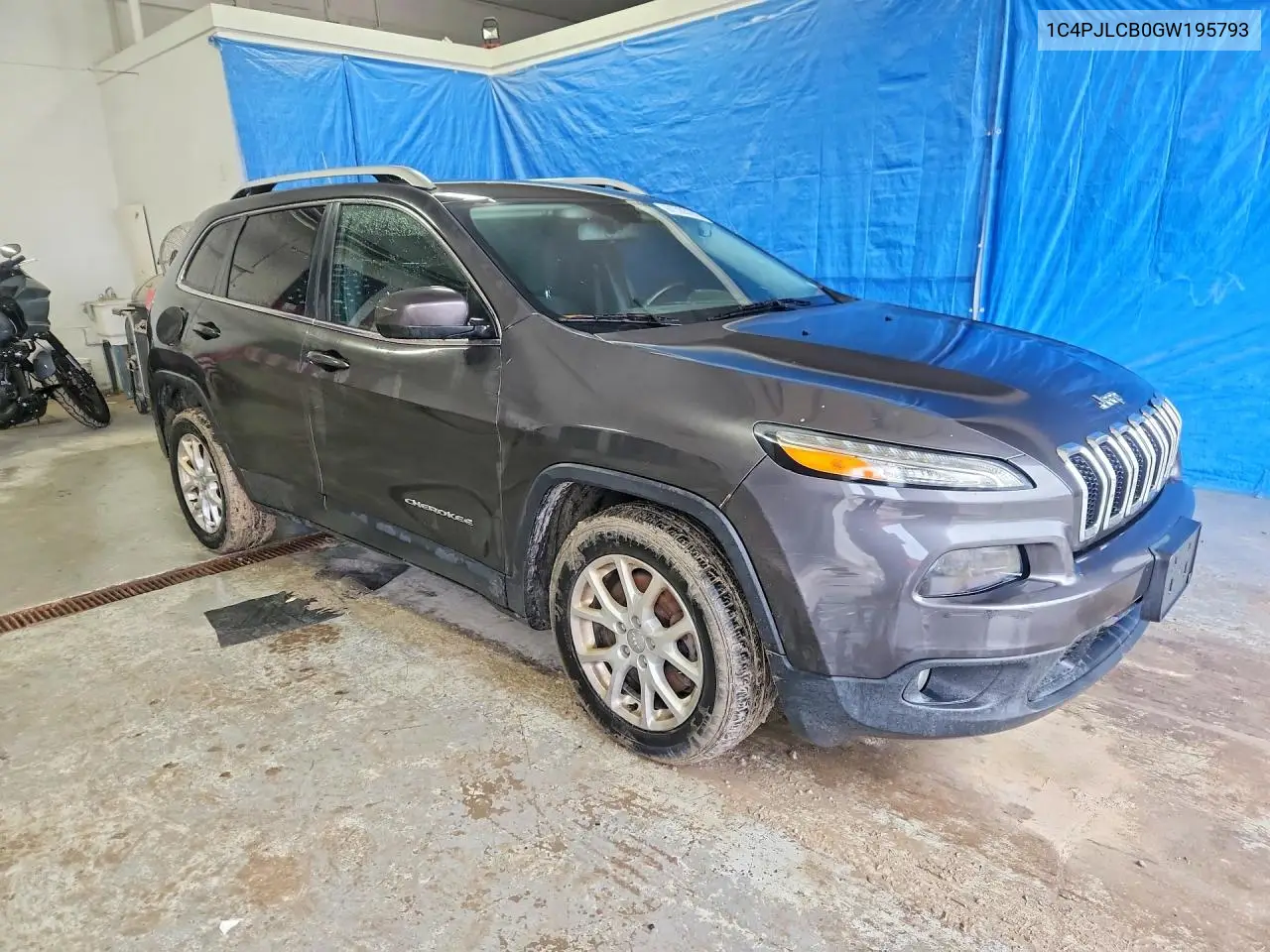 2016 Jeep Cherokee Latitude VIN: 1C4PJLCB0GW195793 Lot: 61783376