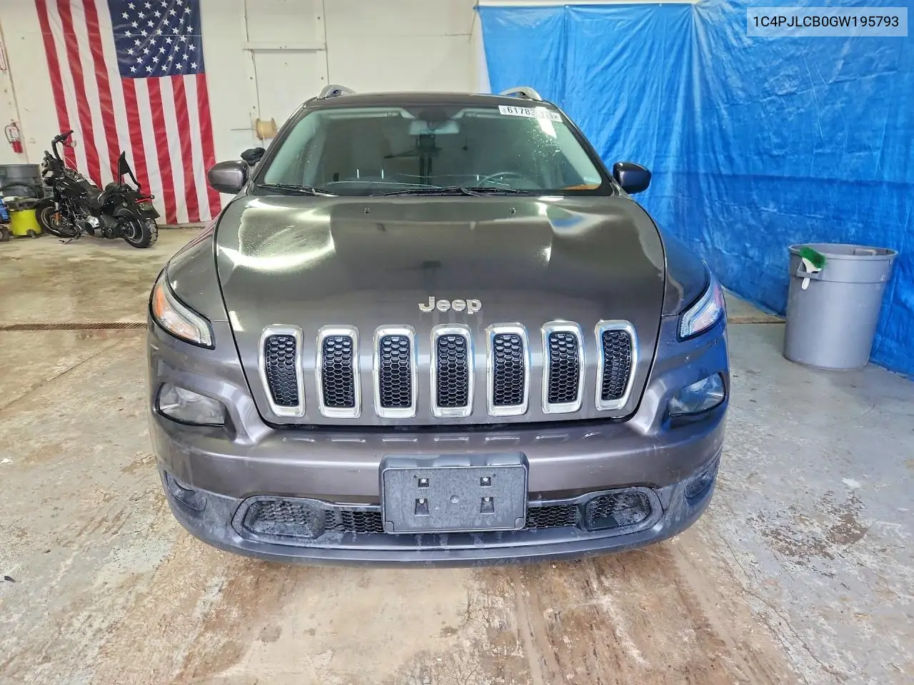 2016 Jeep Cherokee Latitude VIN: 1C4PJLCB0GW195793 Lot: 61783376
