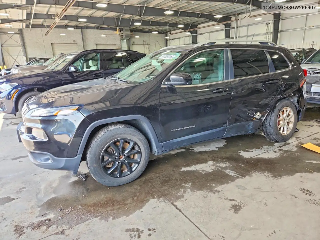 2016 Jeep Cherokee Latitude VIN: 1C4PJMCB8GW266907 Lot: 61783416