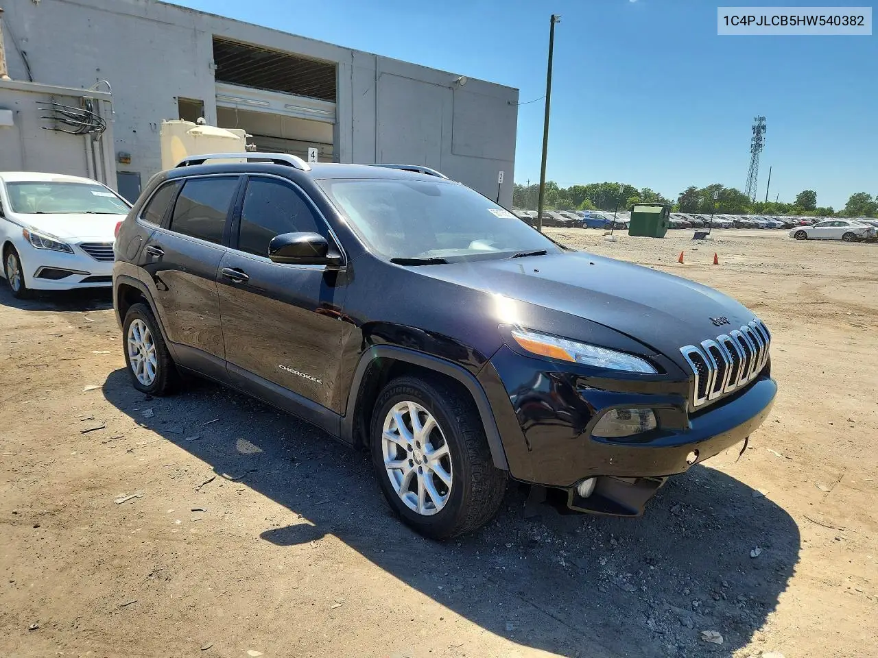 1C4PJLCB5HW540382 2017 Jeep Cherokee Latitude