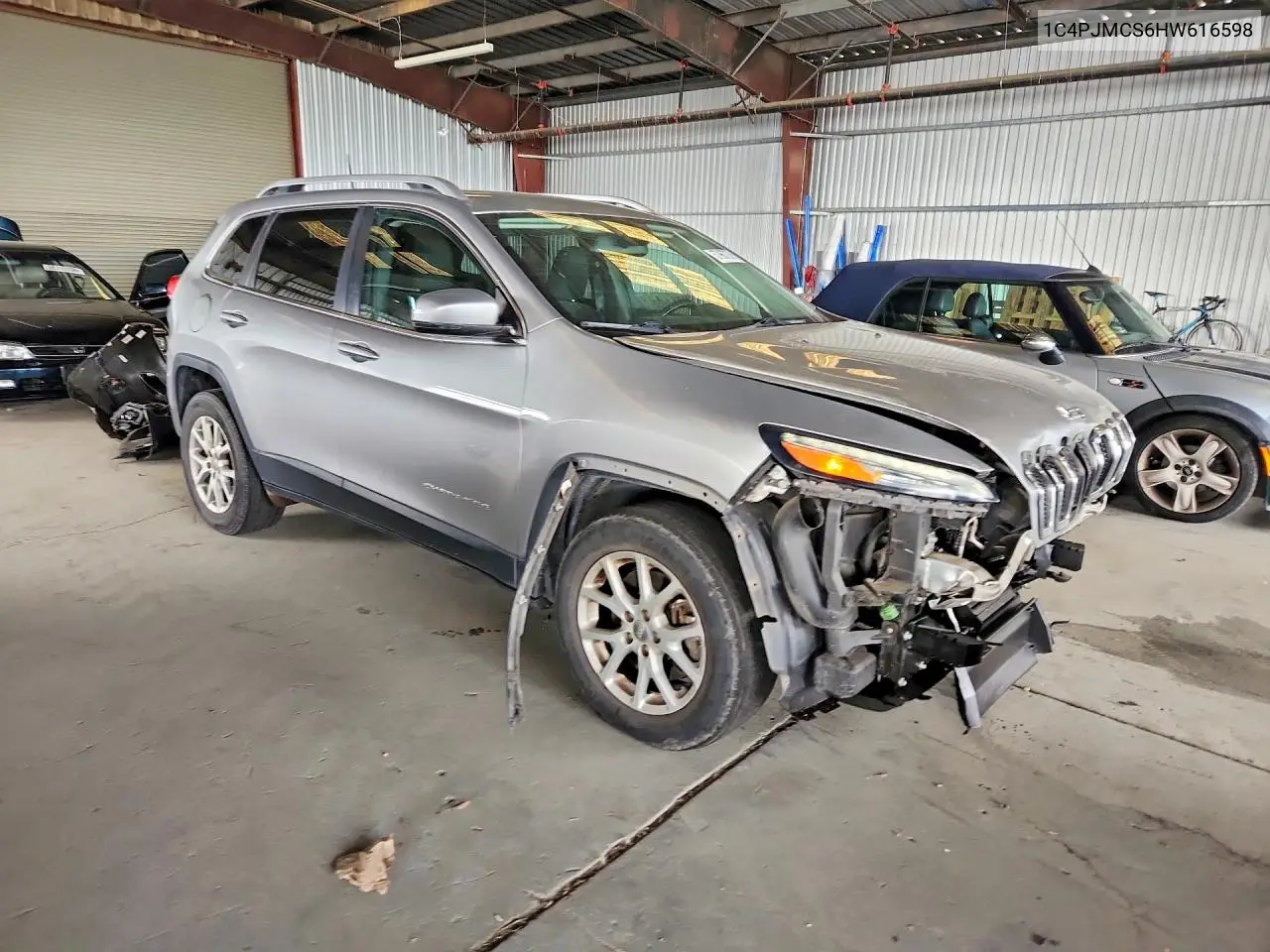 2017 Jeep Cherokee Latitude VIN: 1C4PJMCS6HW616598 Lot: 57967276