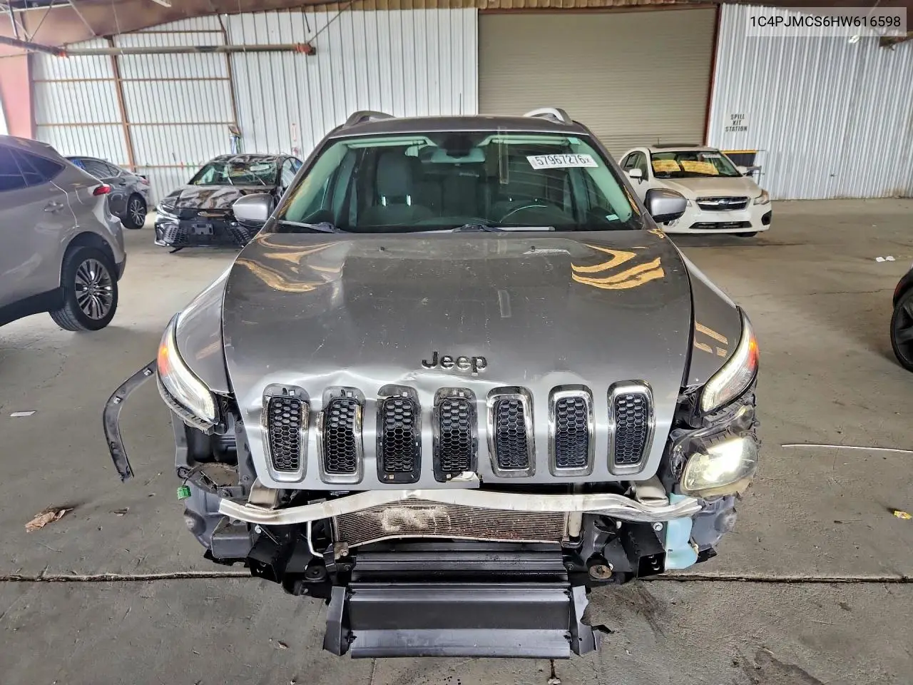 2017 Jeep Cherokee Latitude VIN: 1C4PJMCS6HW616598 Lot: 57967276