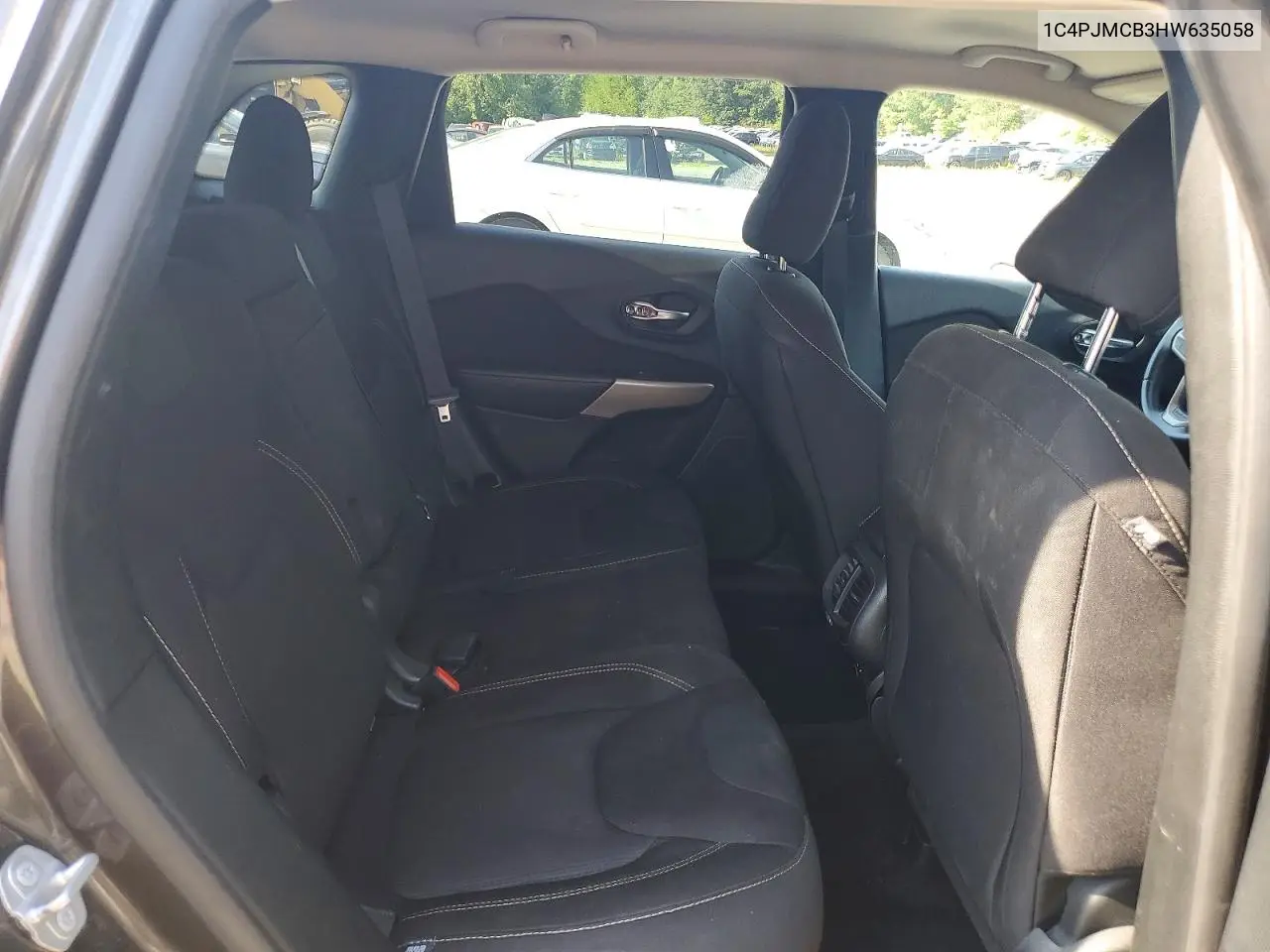 2017 Jeep Cherokee Latitude VIN: 1C4PJMCB3HW635058 Lot: 61666426