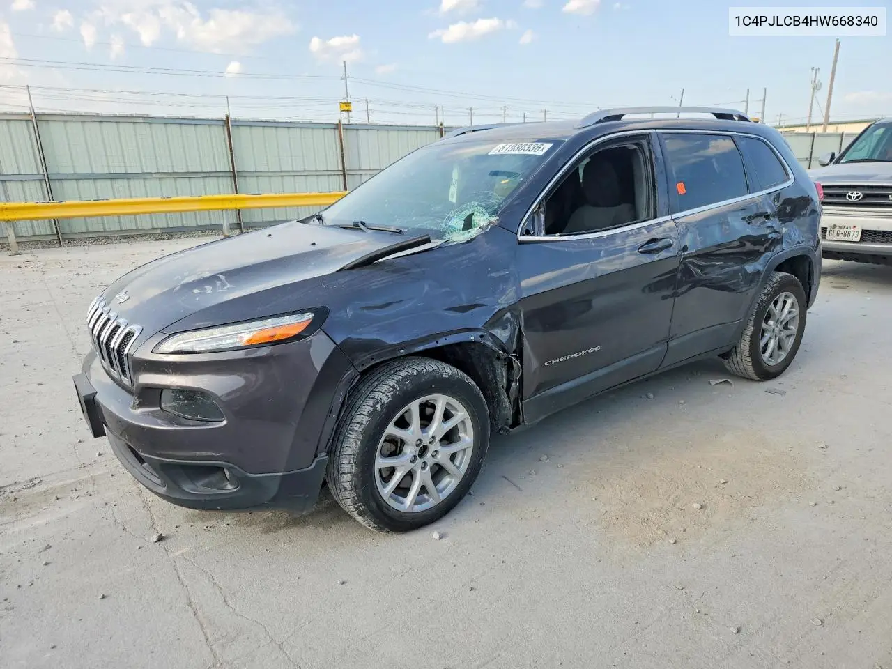 2017 Jeep Cherokee Latitude VIN: 1C4PJLCB4HW668340 Lot: 61930336