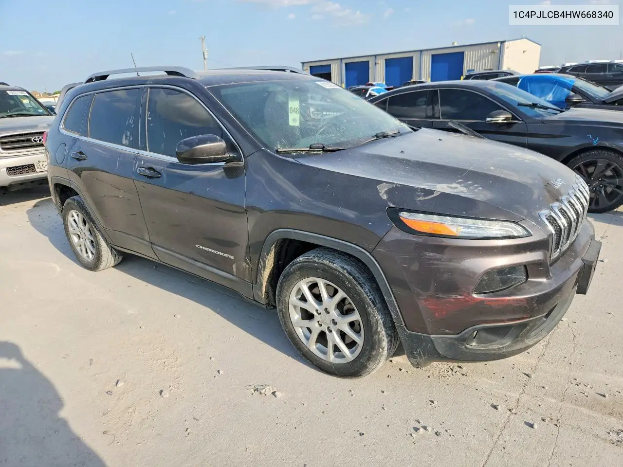 2017 Jeep Cherokee Latitude VIN: 1C4PJLCB4HW668340 Lot: 61930336