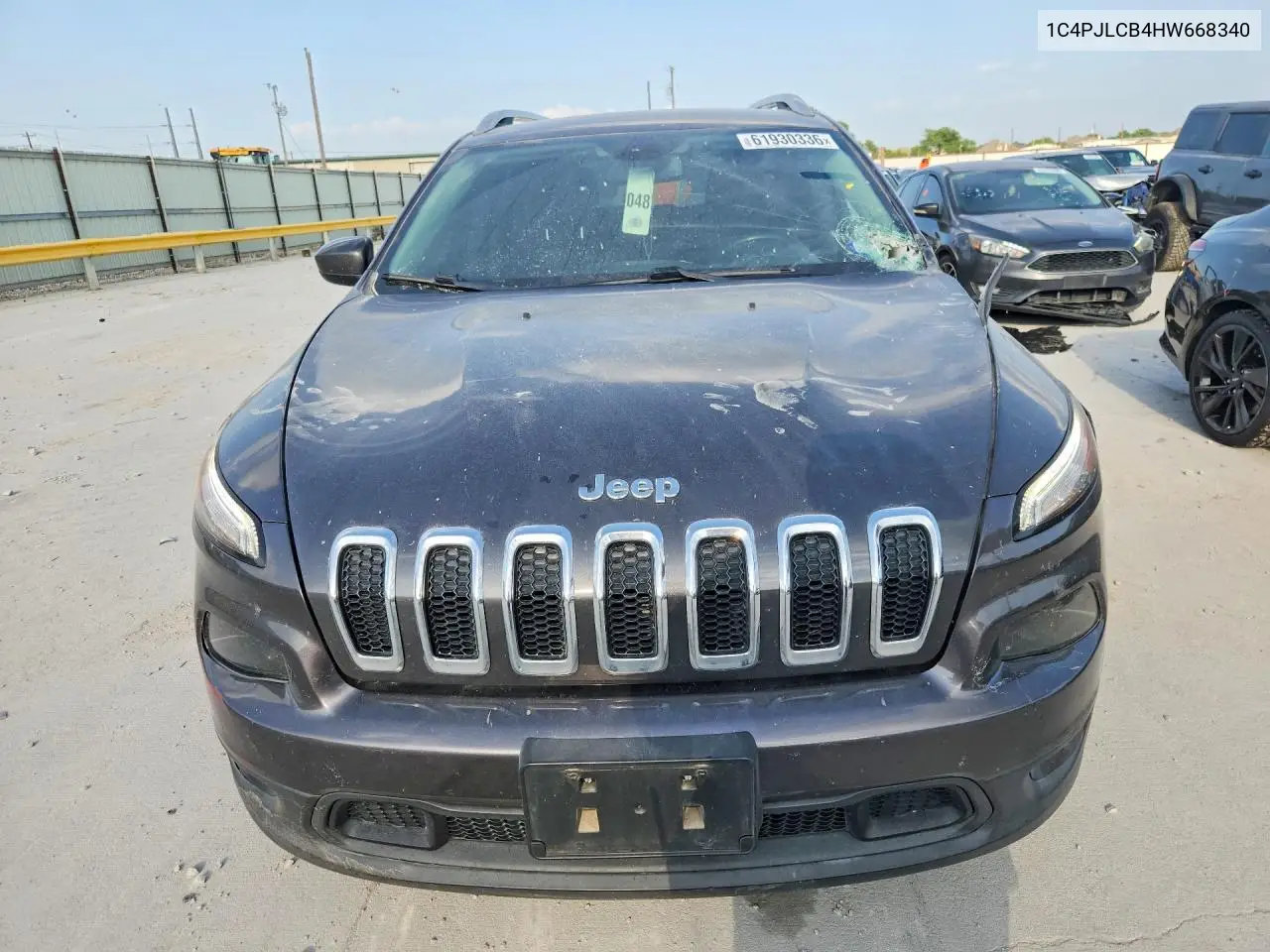 2017 Jeep Cherokee Latitude VIN: 1C4PJLCB4HW668340 Lot: 61930336
