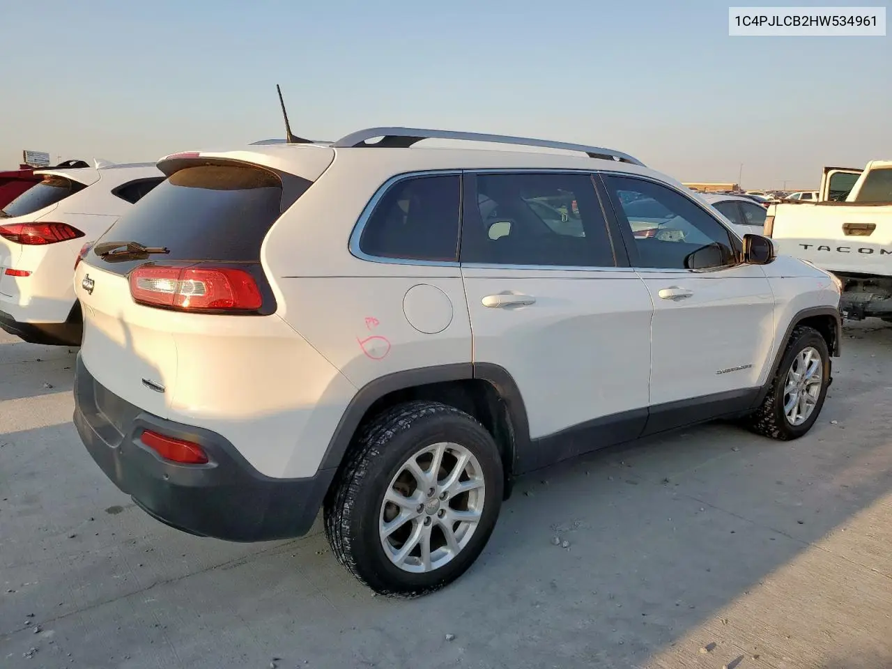 1C4PJLCB2HW534961 2017 Jeep Cherokee Latitude