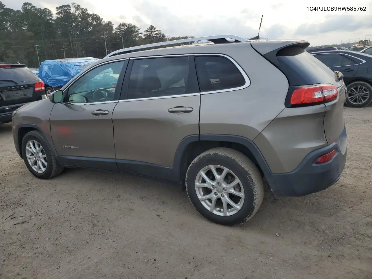 1C4PJLCB9HW585762 2017 Jeep Cherokee Latitude