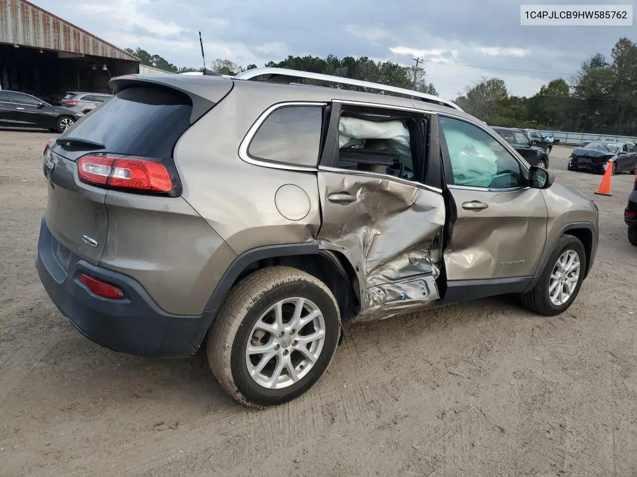 1C4PJLCB9HW585762 2017 Jeep Cherokee Latitude