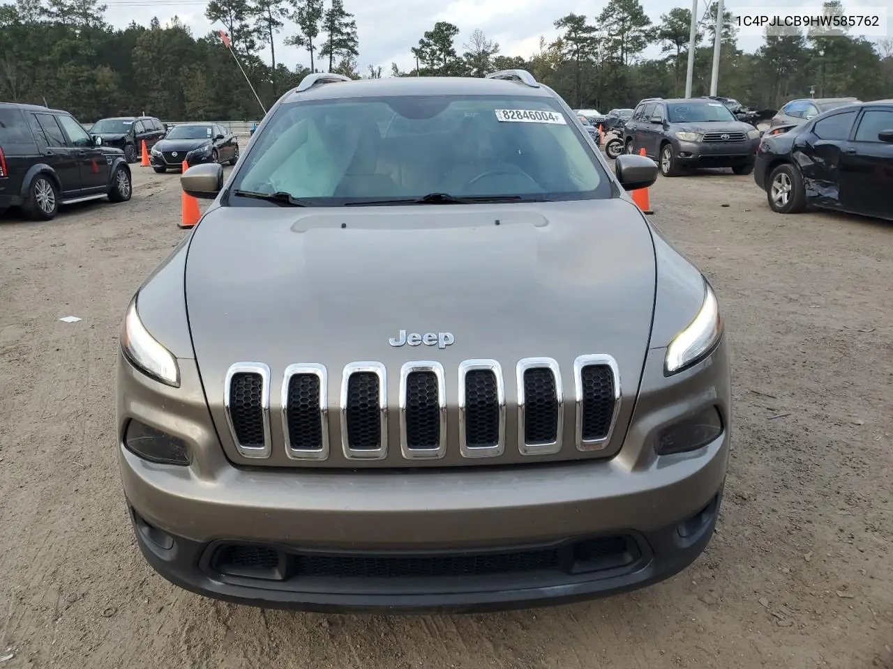 1C4PJLCB9HW585762 2017 Jeep Cherokee Latitude