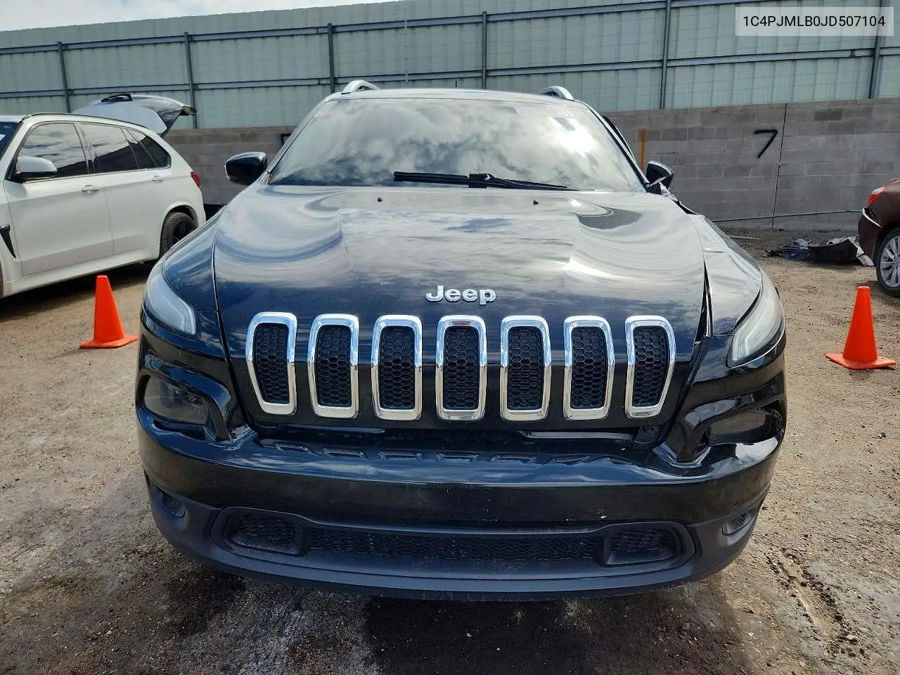 1C4PJMLB0JD507104 2018 Jeep Cherokee Latitude Plus